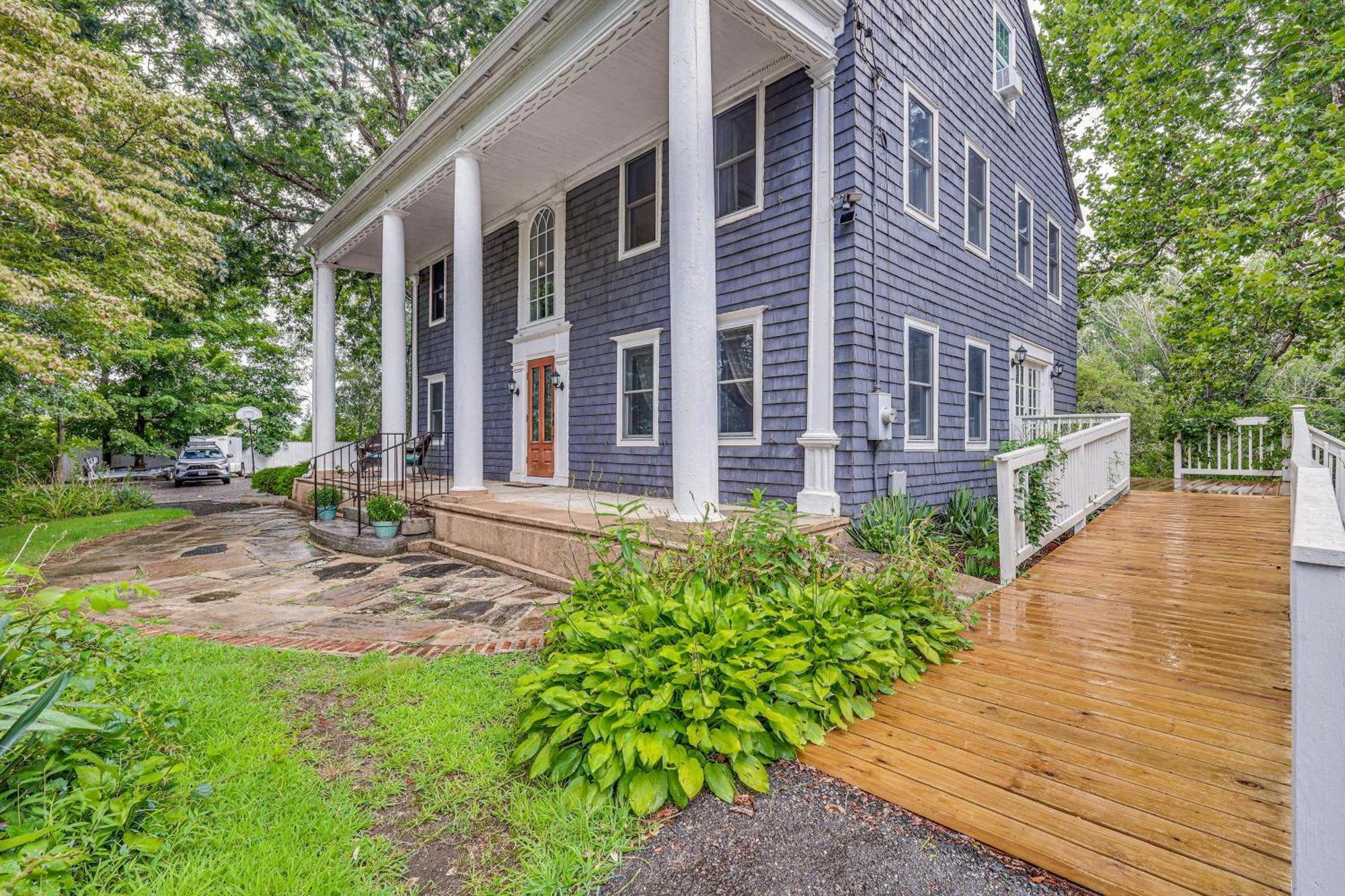 Quintessential New England Home With Patio And Grill! Putnam Exteriör bild