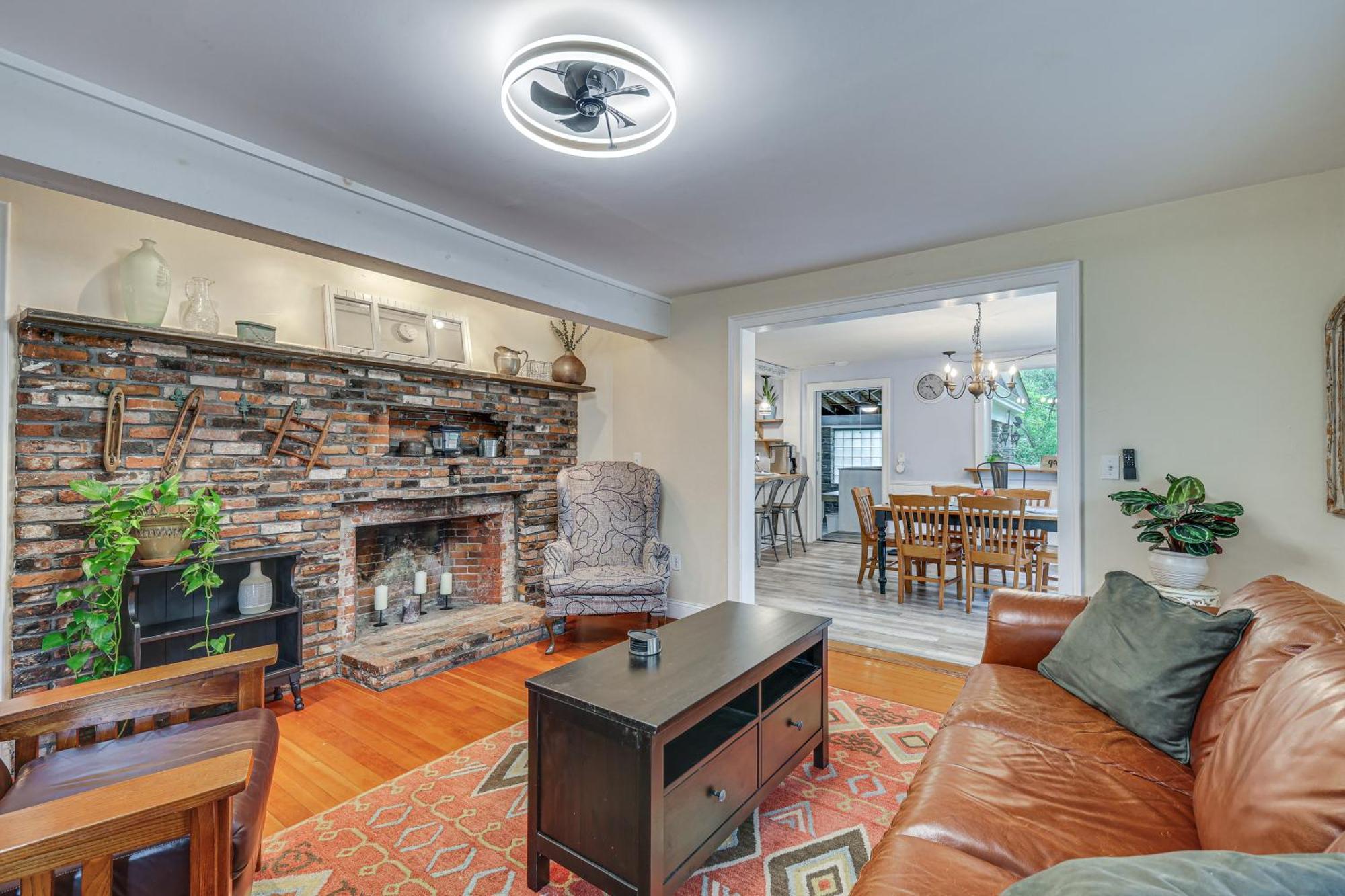 Quintessential New England Home With Patio And Grill! Putnam Exteriör bild