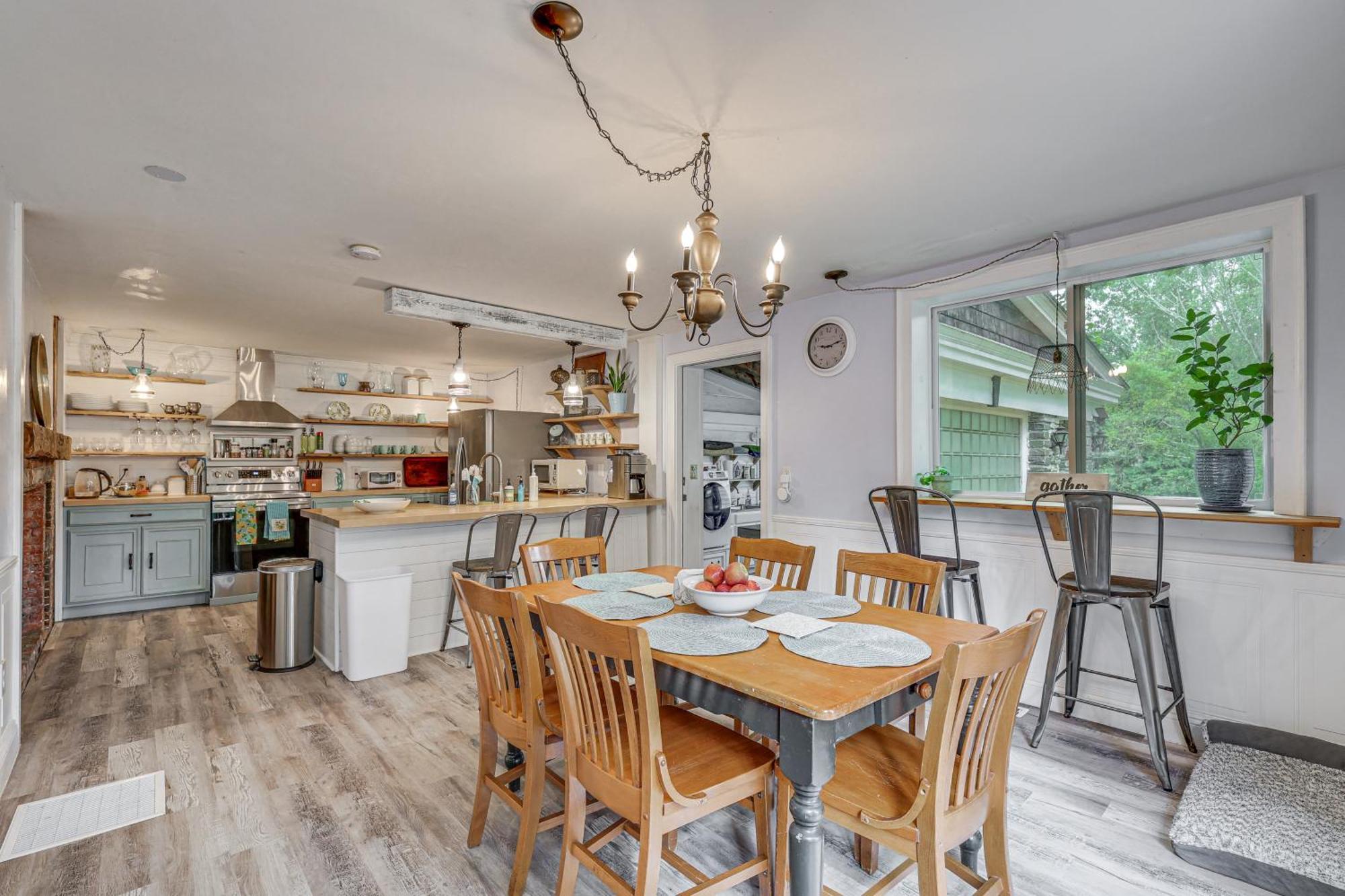 Quintessential New England Home With Patio And Grill! Putnam Exteriör bild