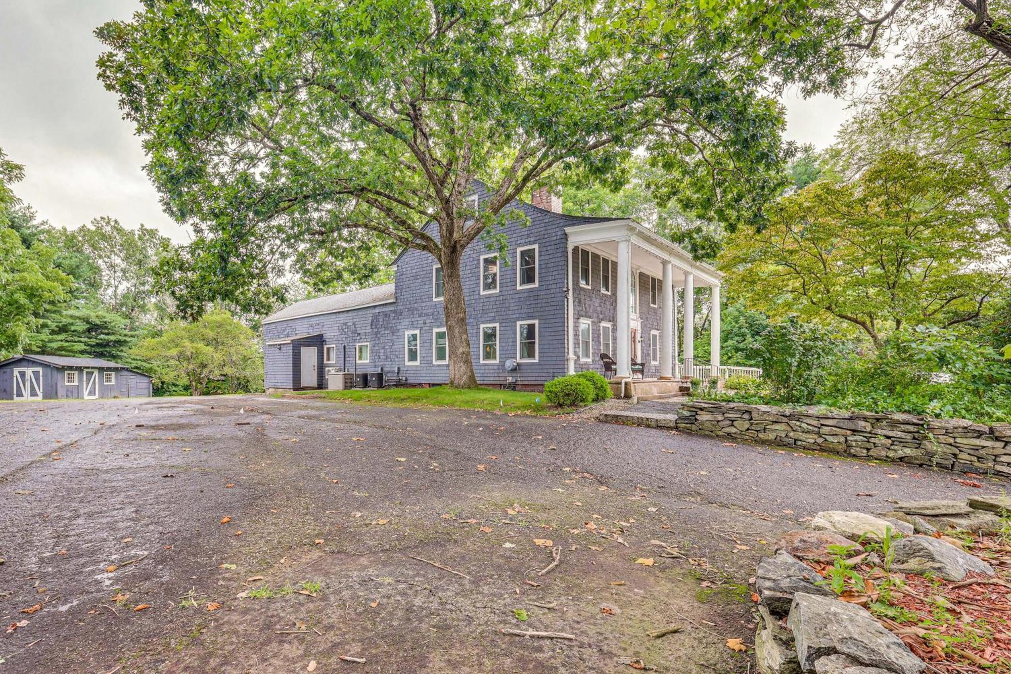 Quintessential New England Home With Patio And Grill! Putnam Exteriör bild