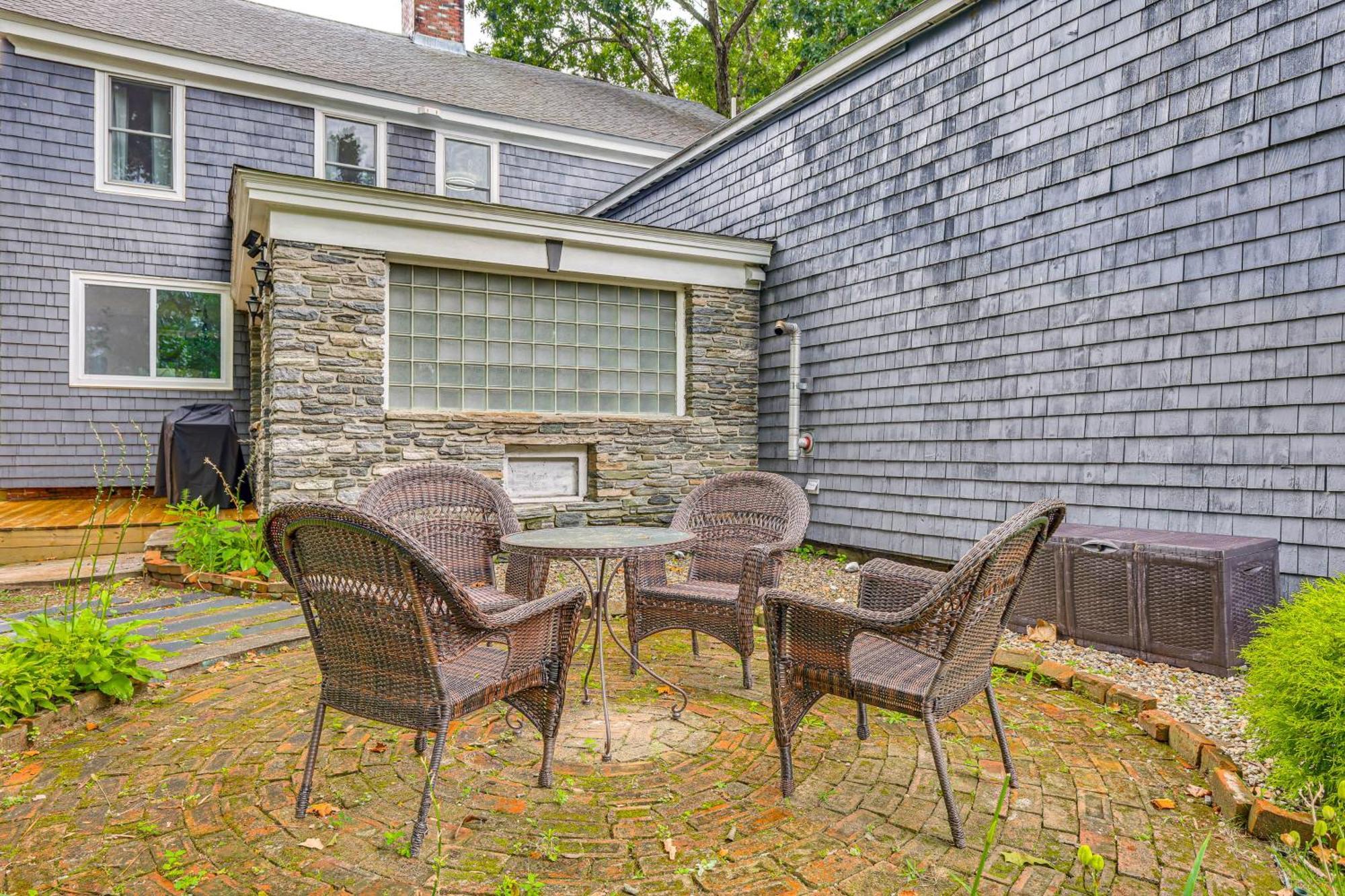 Quintessential New England Home With Patio And Grill! Putnam Exteriör bild