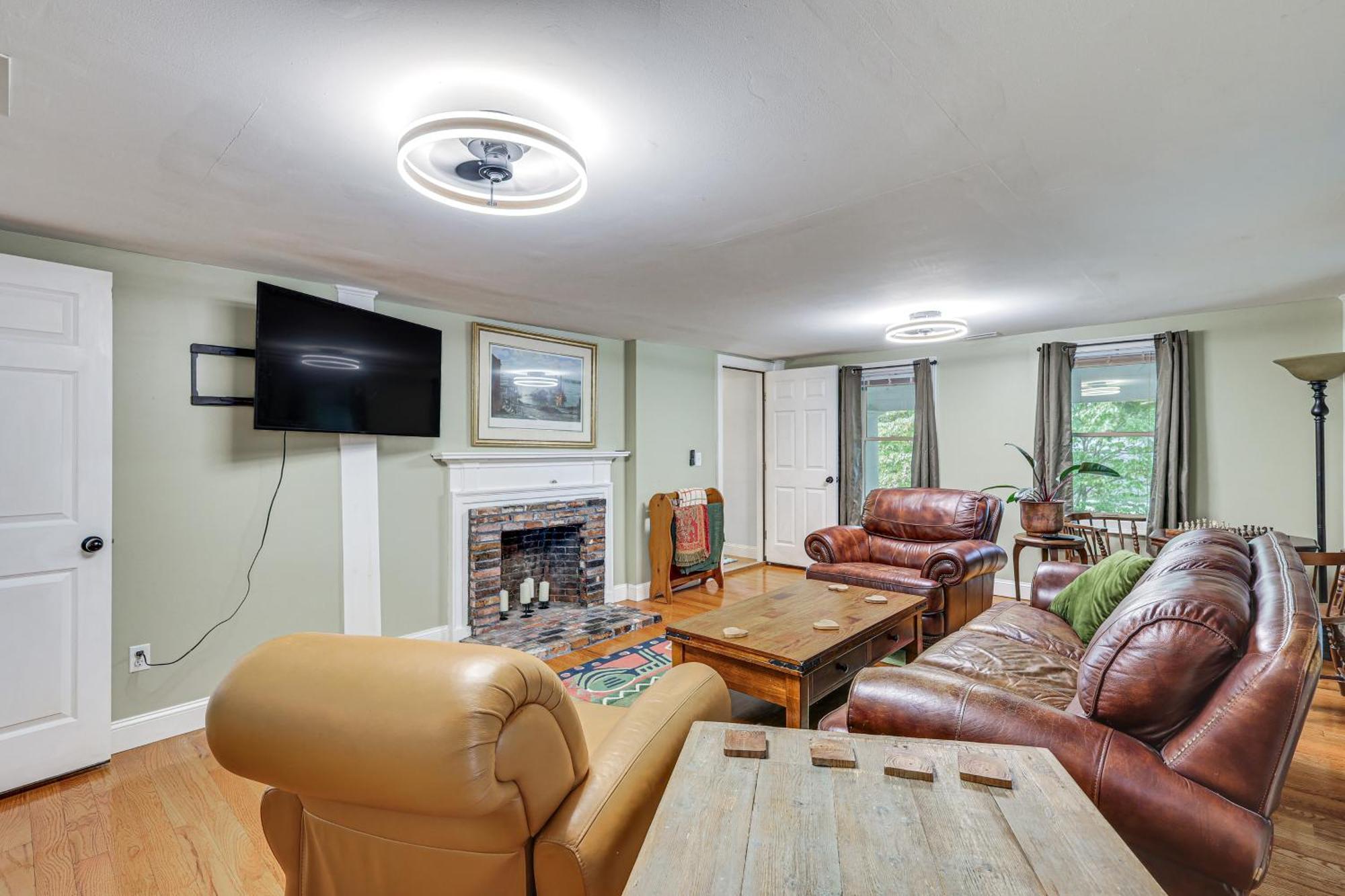 Quintessential New England Home With Patio And Grill! Putnam Exteriör bild
